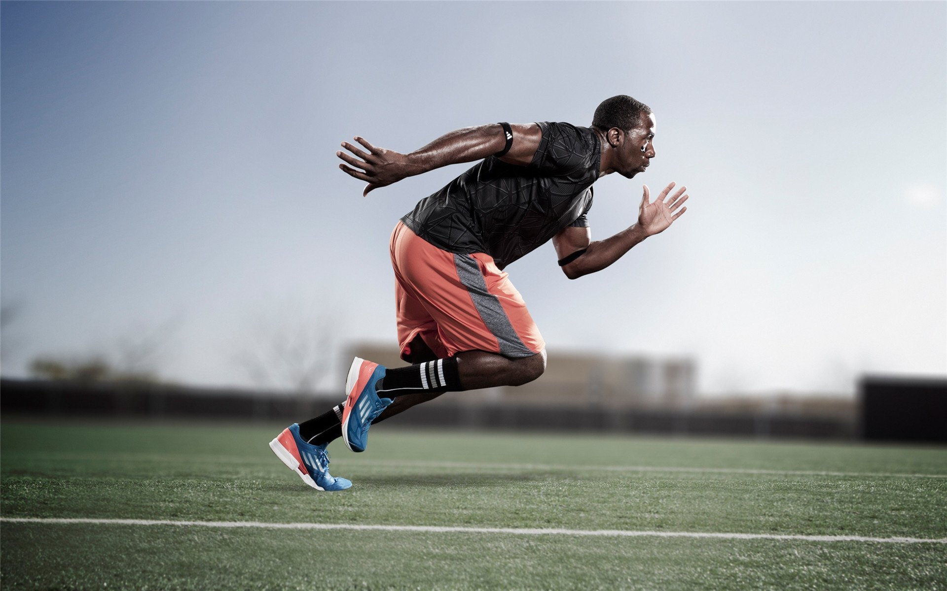 德国男子皮划艇选手诺亚·赫格获得铜牌,奥运男子皮划艇